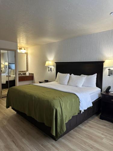 Wingate by Wyndham Gunnison Near Western Colorado Universityにあるベッド