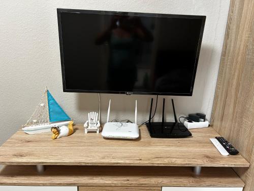 Kisvirág Apartmanにあるテレビまたはエンターテインメントセンター