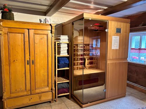 Φωτογραφία από το άλμπουμ του Historische Blockstube anno 1763 - Romantisches Studio-Apartment mit Infrarot-Sauna σε Grosschonau