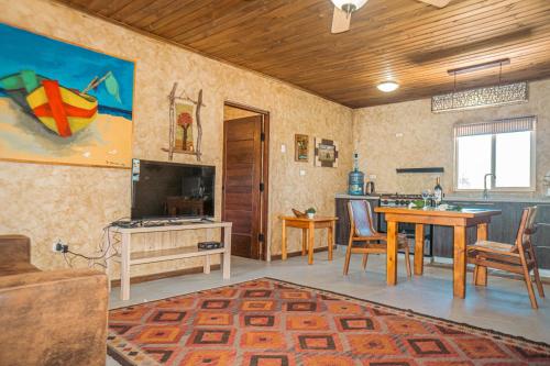 a living room with a table and a kitchen at Texas Limache in Limache