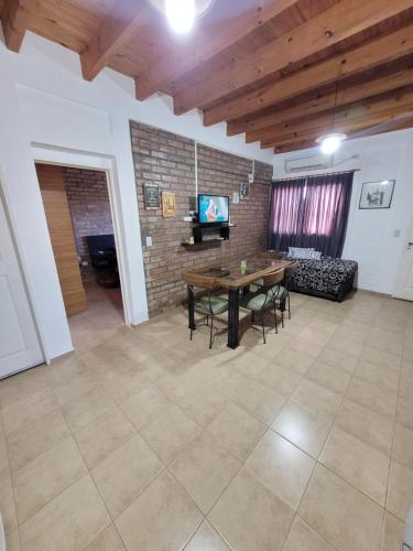 Televisyen dan/atau pusat hiburan di Departamento Belgrano con Wifi