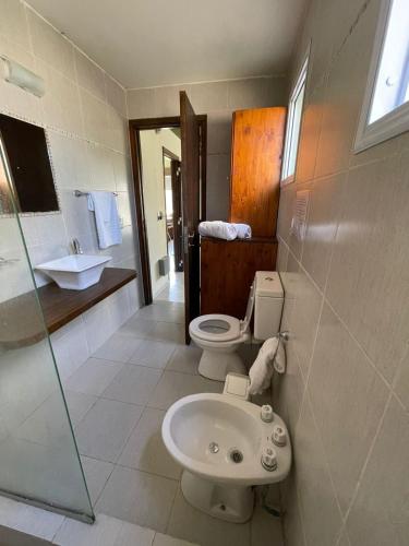 a bathroom with a toilet and a sink at Princesas Del Mar a 4 cuadras del mar in Mar Azul