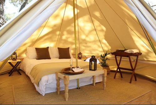 1 camera con letto in tenda di Les Rocailles a Lamonzie-Montastruc