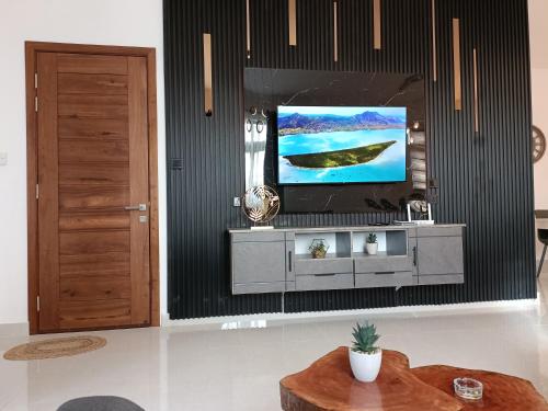 Modern 2BR Apartment in Grand Baie - Stylish & Comfortable Stay