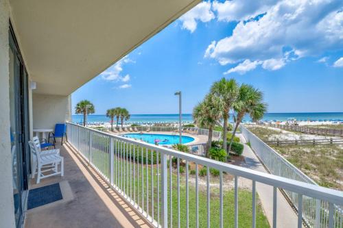 Πισίνα στο ή κοντά στο Seaside Beach and Racquet 3201