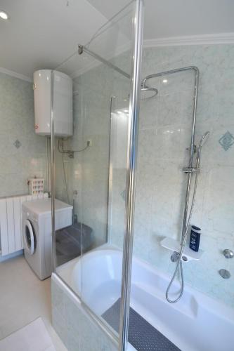 Ένα μπάνιο στο Apartments Perić