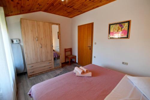 Ένα ή περισσότερα κρεβάτια σε δωμάτιο στο Apartments Perić