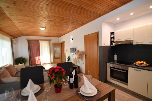 Η κουζίνα ή μικρή κουζίνα στο Apartments Perić
