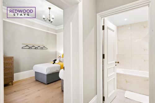 a bedroom with a bed and a walk in shower at Premium 1 Bed 1 Bath Apartments For Corporates By REDWOOD STAYS in Reading
