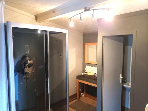 Ένα μπάνιο στο Chambre privative dans les vignes