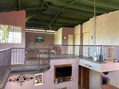 Habitación grande con balcón en un edificio en Casa para carnavales en Chitré, 