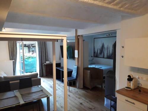 LOFT im Erdgeschoss, Kreuzbergl, 45qm, 1-3 Gäste, gratis Parkplätze & Self Check-in
