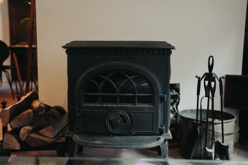 a black stove sitting on a table in a room at L'Ecluse Simon in Tilff