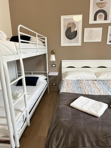 Łóżko lub łóżka piętrowe w pokoju w obiekcie Fanciulla D'Anzio Home