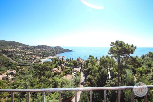 Una vista general del mar o el mar tomado desde el departamento