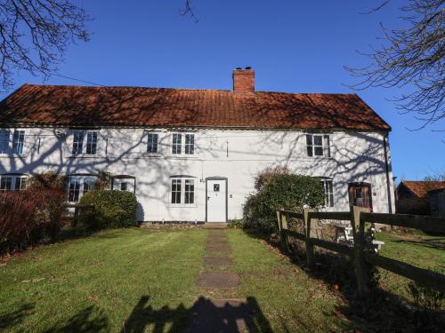 2 Greensleeves, Benhall