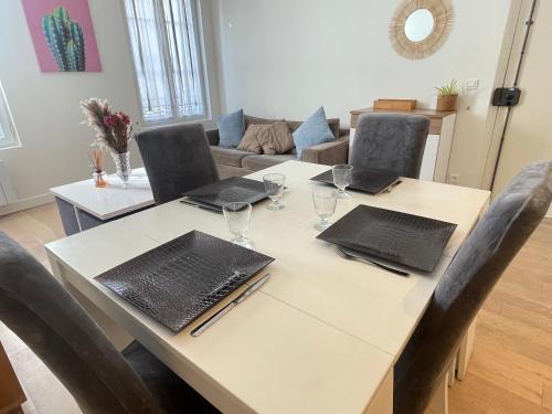 Photo de la galerie de l'établissement Appartement, Centre ville, métro Louise Michel L3, 5 min Paris, à Levallois-Perret