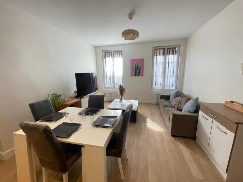 Photo de la galerie de l'établissement Appartement, Centre ville, métro Louise Michel L3, 5 min Paris, à Levallois-Perret