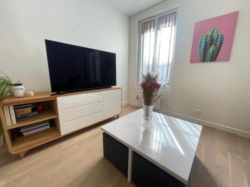 Photo de la galerie de l'établissement Appartement, Centre ville, métro Louise Michel L3, 5 min Paris, à Levallois-Perret