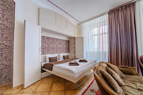 Postel nebo postele na pokoji v ubytování Extraordinary Prague Apartment