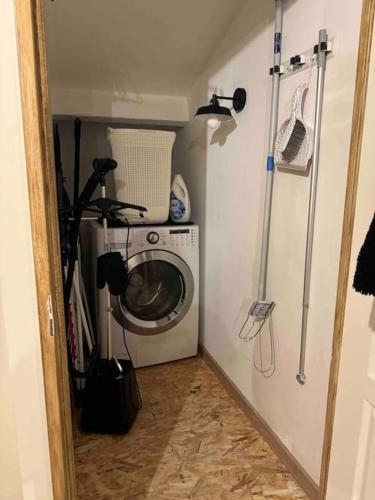 a laundry room with a washing machine in it at Spacieux & cozy, wifi gratuit, parking, proximité plage 15 min in Puget-sur Argens