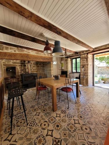 Photo de la galerie de l'établissement Ferme pleine nature en Corrèze, à Saint-Yrieix-le-Déjalat