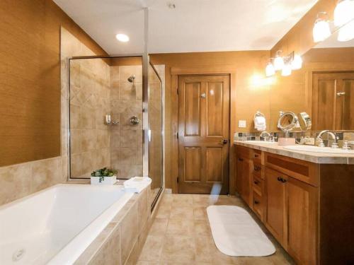a large bathroom with a large tub and a shower at Hyatt Main Street Station Studio in Breckenridge