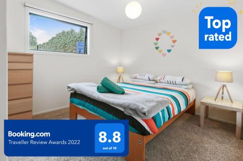 a bedroom with a bed and a window at Wanaka Riverside 1 Bedroom Apartment in Wanaka