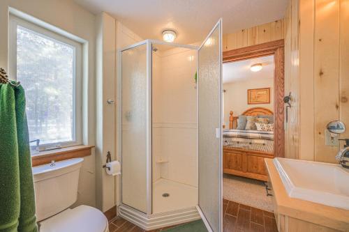 Bilik mandi di Pagosa Springs Family Retreat with Game Room and Views