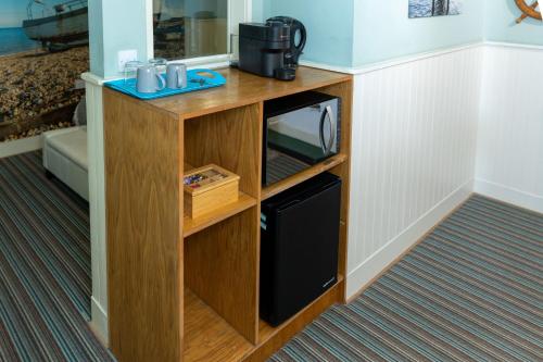The Clarendon Hotelにあるキッチンまたは簡易キッチン
