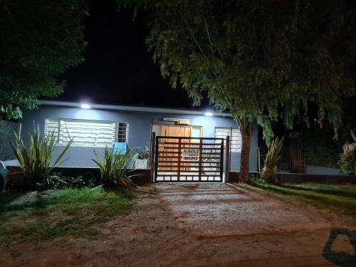 Alquilo casa