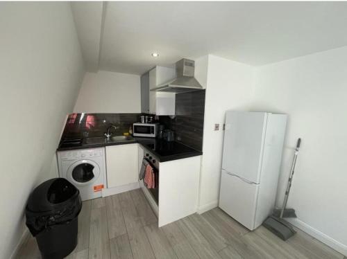 flat3 Wimbledon-1 bedroom flat tesisinde mutfak veya mini mutfak