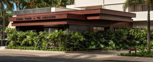 a building with a sign that reads never waste of the museum at The Ambassador of Waikiki, Tapestry Collection by Hilton in Honolulu