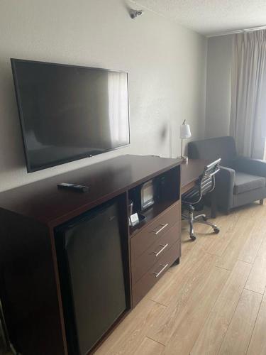 a living room with a large flat screen tv at Quality Inn Colchester - Burlington in Burlington