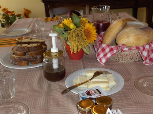 a table topped with cheese and bread on a table at B&B La Gibiana in Costigliole dʼAsti