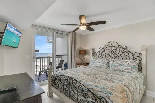 Pelican Beach Resort by Colasan photo 13
