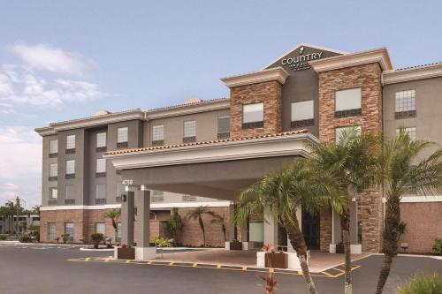 una rappresentazione della parte anteriore di un hotel di Country Inn & Suites by Radisson, RJ Stadium - Tampa Airport East a Tampa