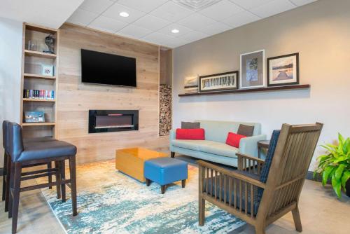 Country Inn & Suites by Radisson, Port Canaveral, FL Image