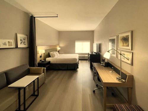a hotel room with a bed and a desk at Country Inn & Suites by Radisson, Midway - Tallahassee West in Midway