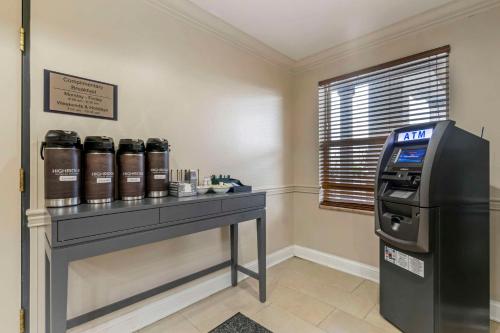 a room with a desk with a drink dispenser and a machine at Country Inn & Suites by Radisson, Tampa Airport North, FL in Tampa