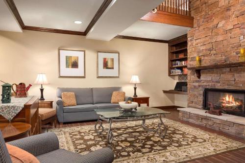 a living room with a couch and a fireplace at Country Inn & Suites by Radisson, Savannah I-95 North in Port Wentworth