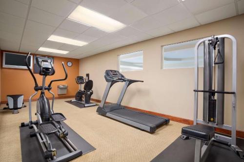 Γυμναστήριο ή/και όργανα γυμναστικής στο Country Inn & Suites by Radisson, Albany, GA