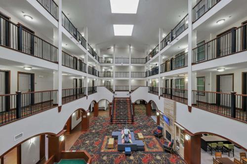 una imagen del interior de un edificio en Country Inn & Suites by Radisson, Braselton, GA en Braselton