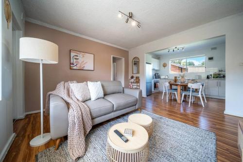 Χώρος καθιστικού στο Casa Boho - 2BR Central WiFi