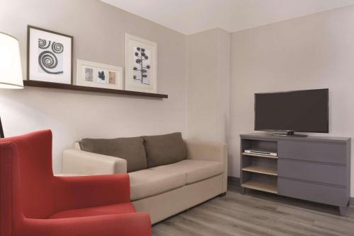 a living room with a couch and a television at Country Inn & Suites by Radisson, Cedar Falls, IA in Cedar Falls