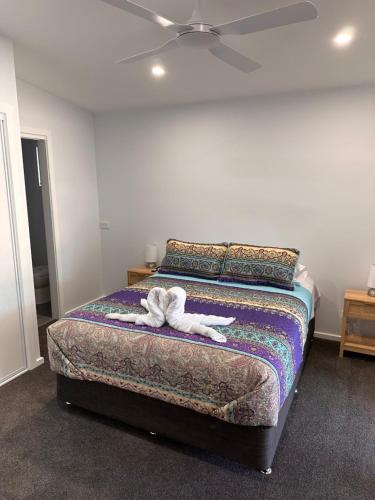 a bedroom with a bed with a stuffed animal on it at Bundalong Villas in Bundalong