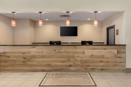 a waiting room with a projection screen and a welcome mat at Country Inn & Suites by Radisson, Elk Grove Village-Itasca in Elk Grove Village