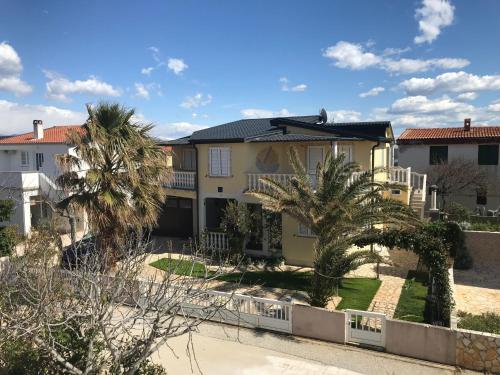 Apartments by the sea Vir - 22107