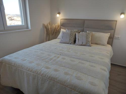 Apartments with parking space Rogoznica - 22157