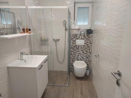 Apartments with parking space Rogoznica - 22157